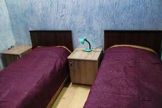Гостевой дом KAKHRI Guest House Местиа Двухместный номер с 2 отдельными кроватями и ванной комнатой-2