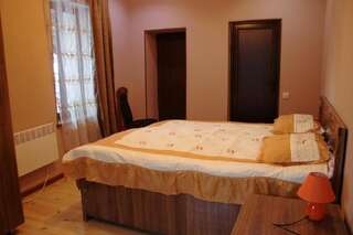 Гостевой дом KAKHRI Guest House Местиа Двухместный номер с 1 кроватью и собственной ванной комнатой-6